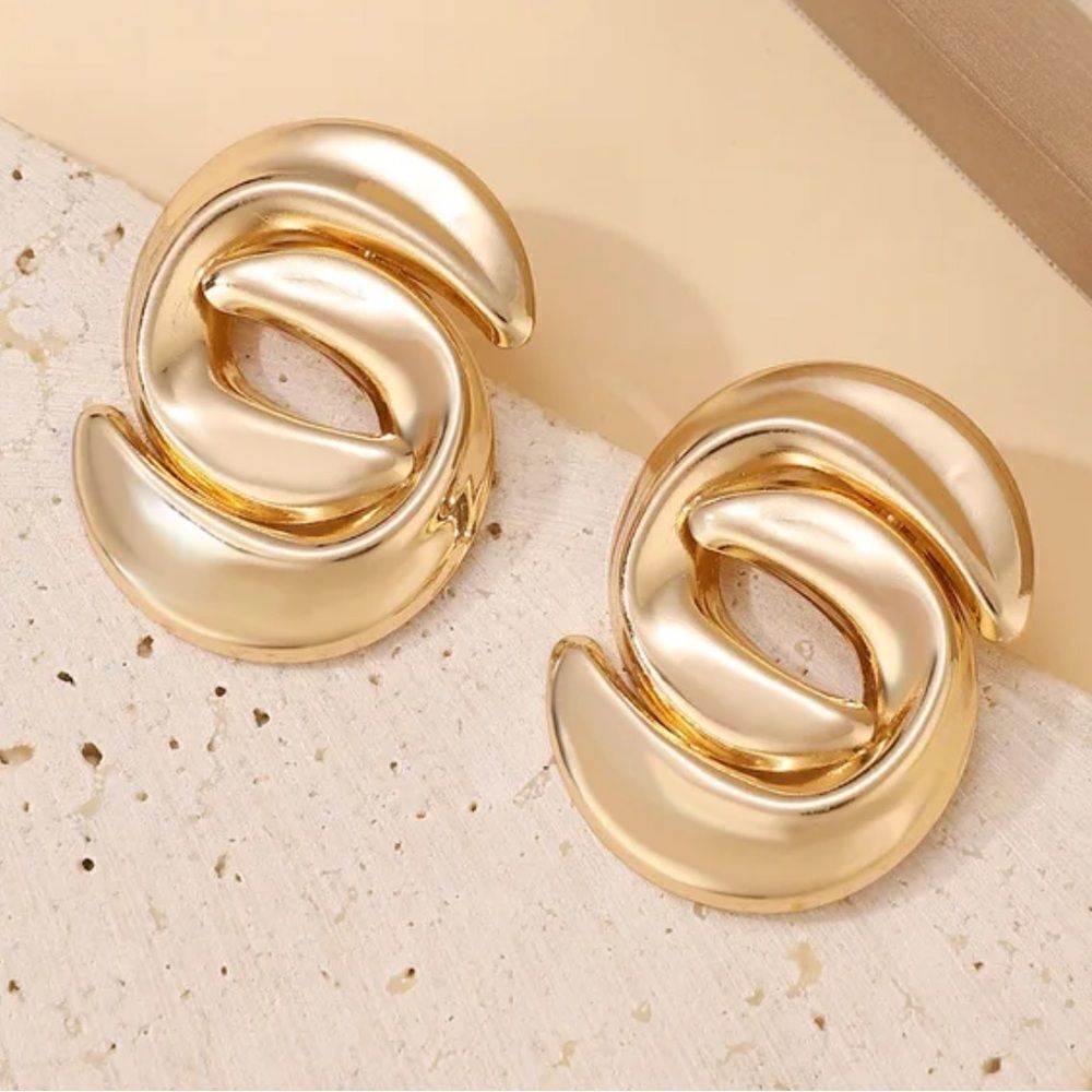 geo stud earrings H52